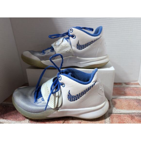 Nike Kyrie Flytrap III Basketball Sneakers White Blue BQ3060 100 Men Size 8 - Picture 1 of 11